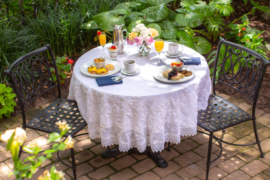 The Kehoe House breakfast in the garden
